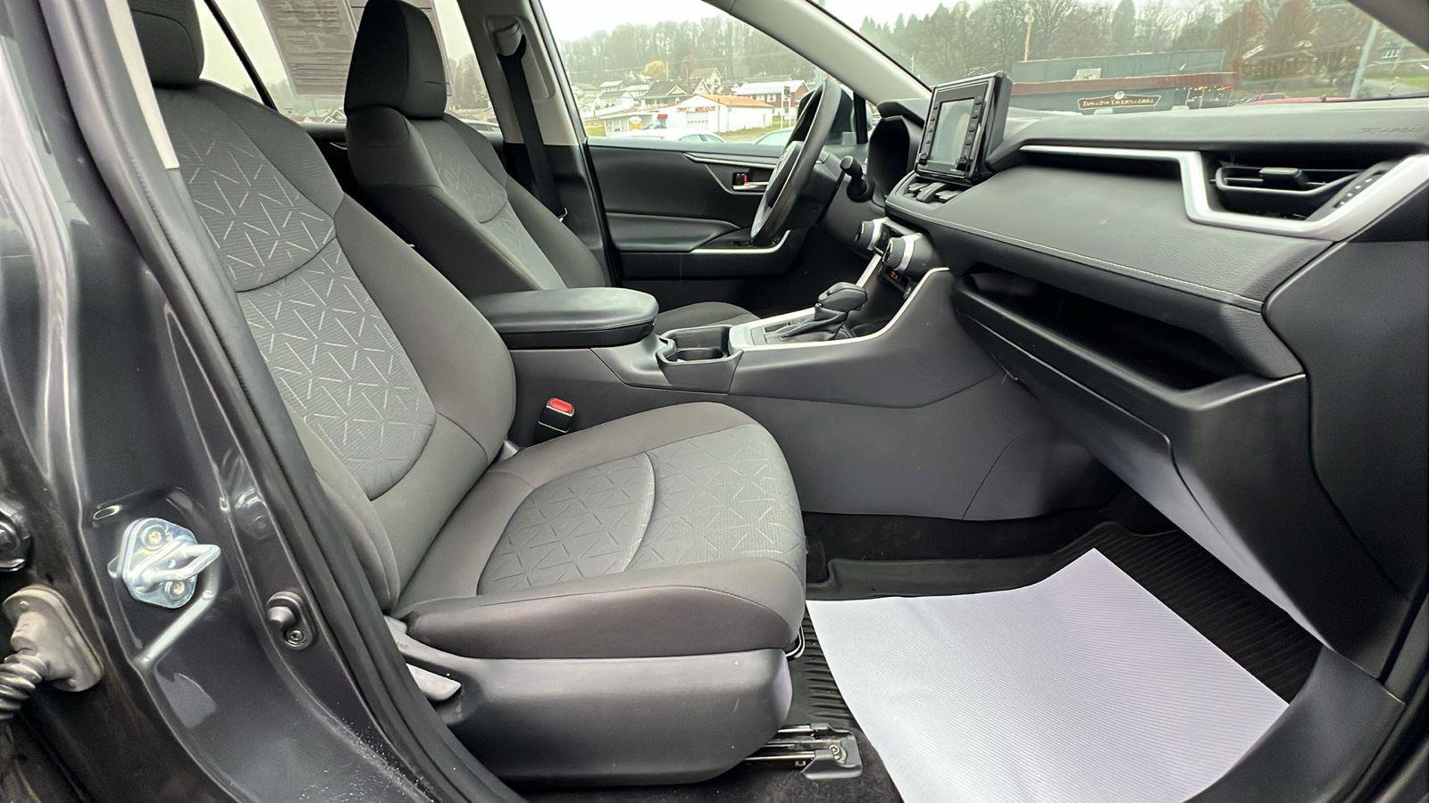 Used 2021 Toyota RAV4 XLE image 13