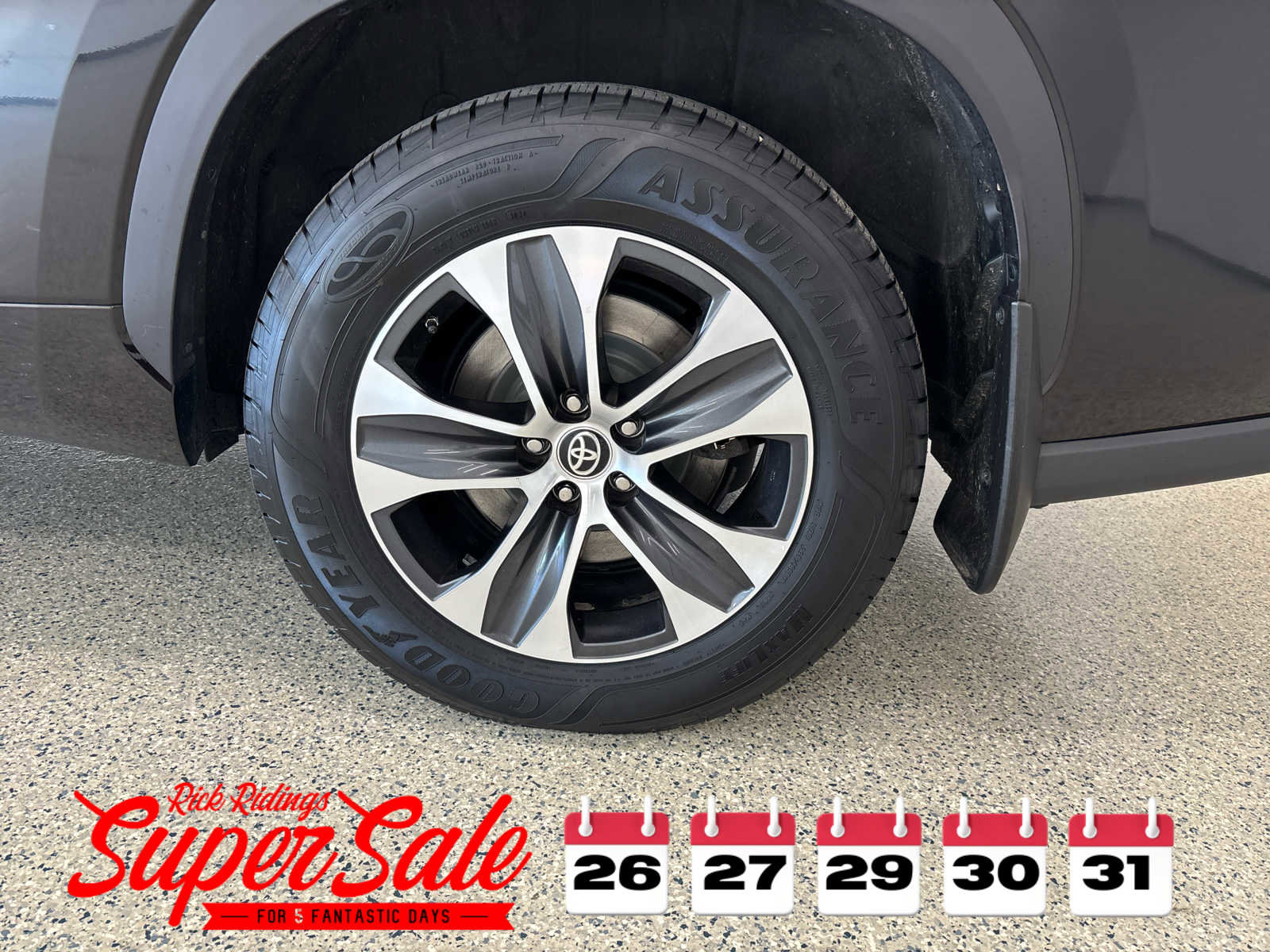 Used 2020 Toyota Highlander XLE image 9