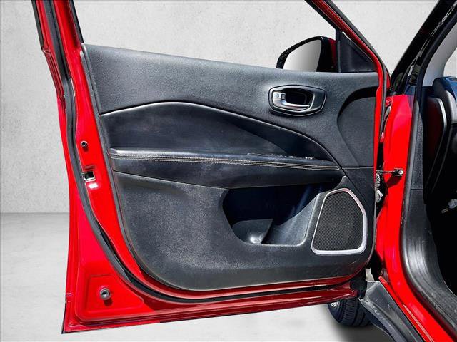 Used 2018 Jeep Compass Latitude w/ Popular Equipment Group image 18