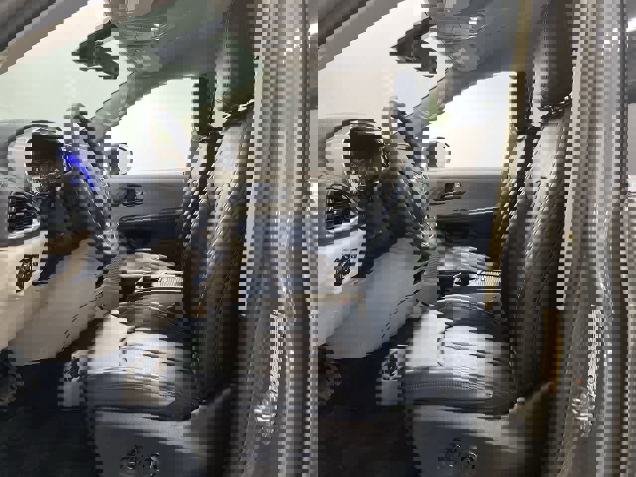 Used 2023 Chrysler Pacifica Touring-L image 12