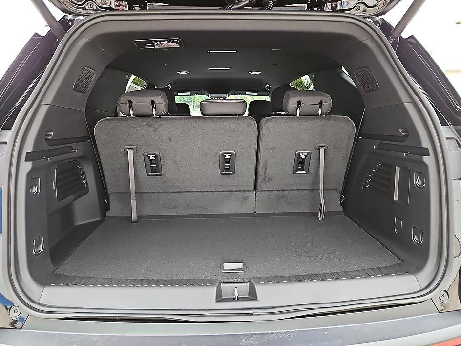 New 2027 Chevrolet Traverse LT FWD image 12