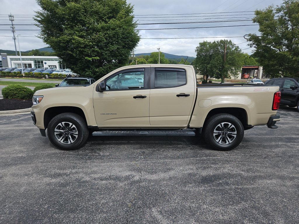 Used 2022 Chevrolet Colorado Z71 AWD/4WD image 2