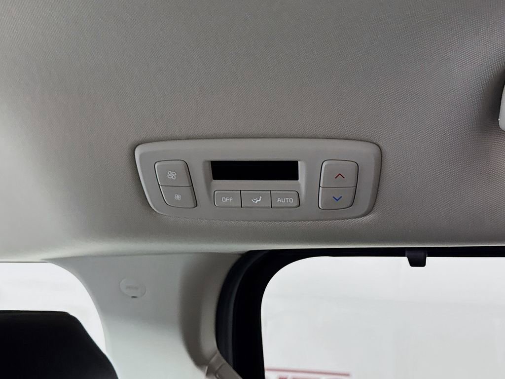 Used 2022 Kia Carnival EX image 28