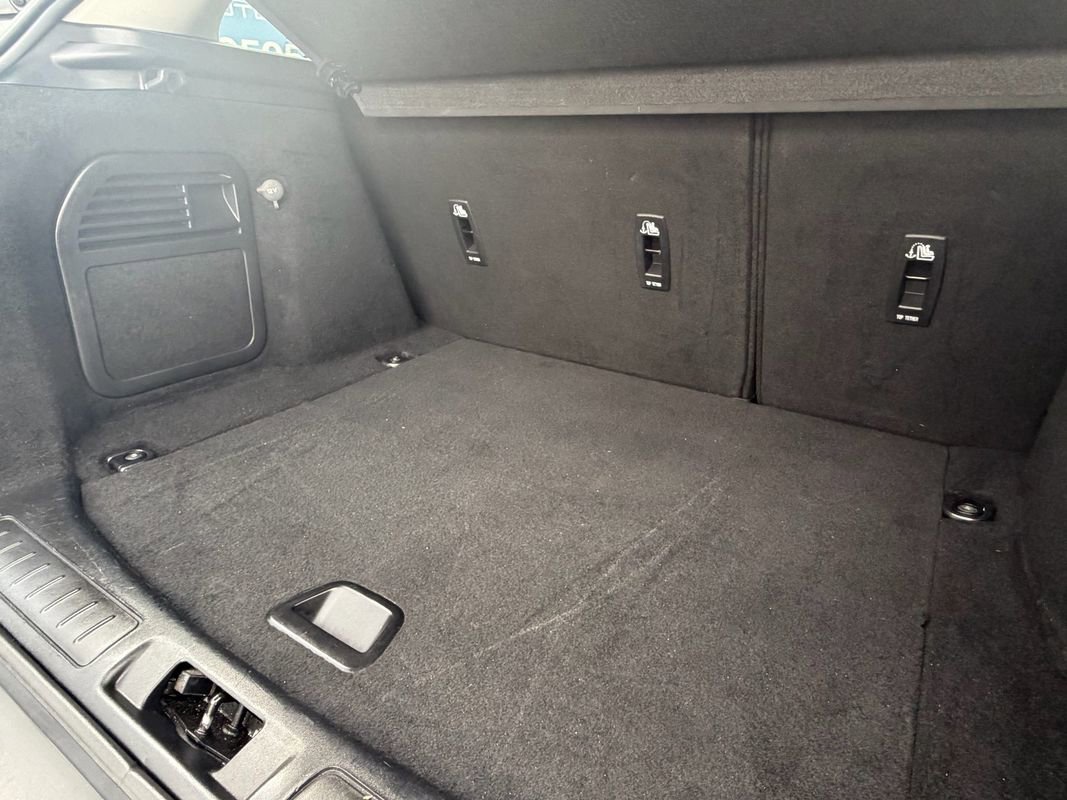 Used 2019 Land Rover Range Rover Evoque SE image 8