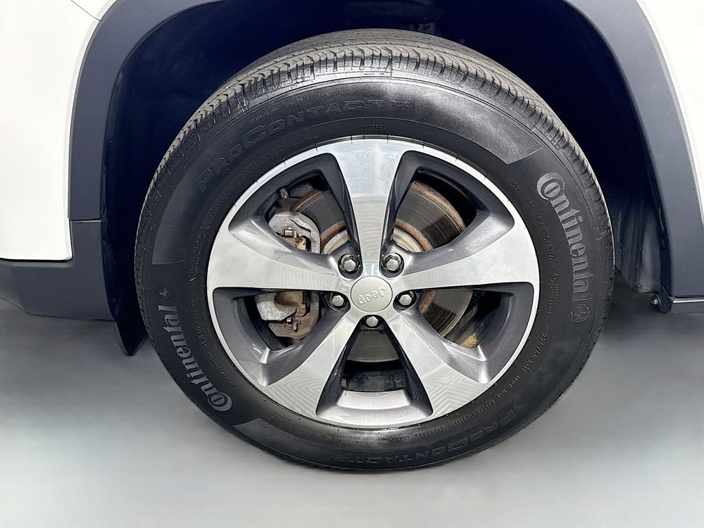 Used 2019 Jeep Cherokee Limited image 36