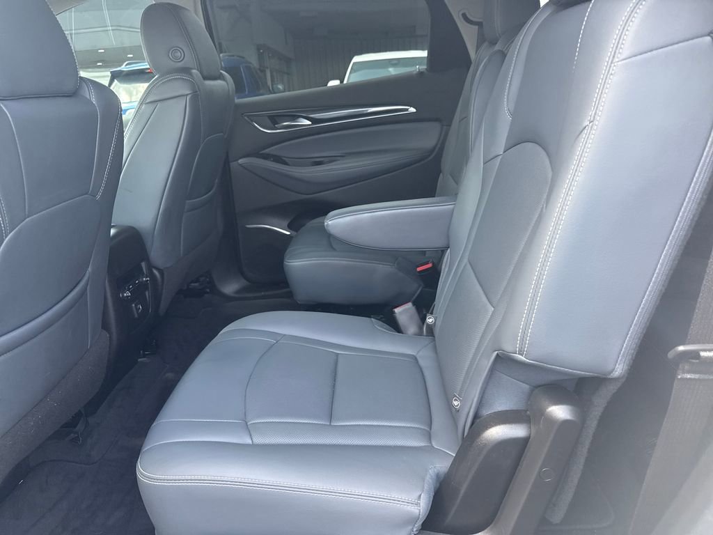 Used 2021 Buick Enclave Essence image 28