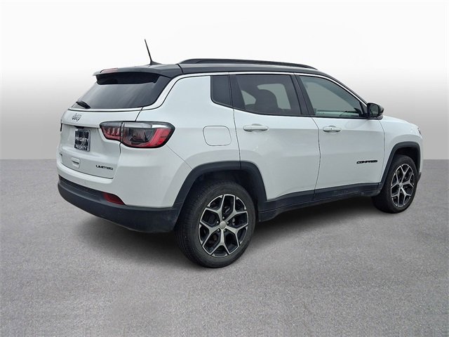 Used 2024 Jeep Compass Limited image 4
