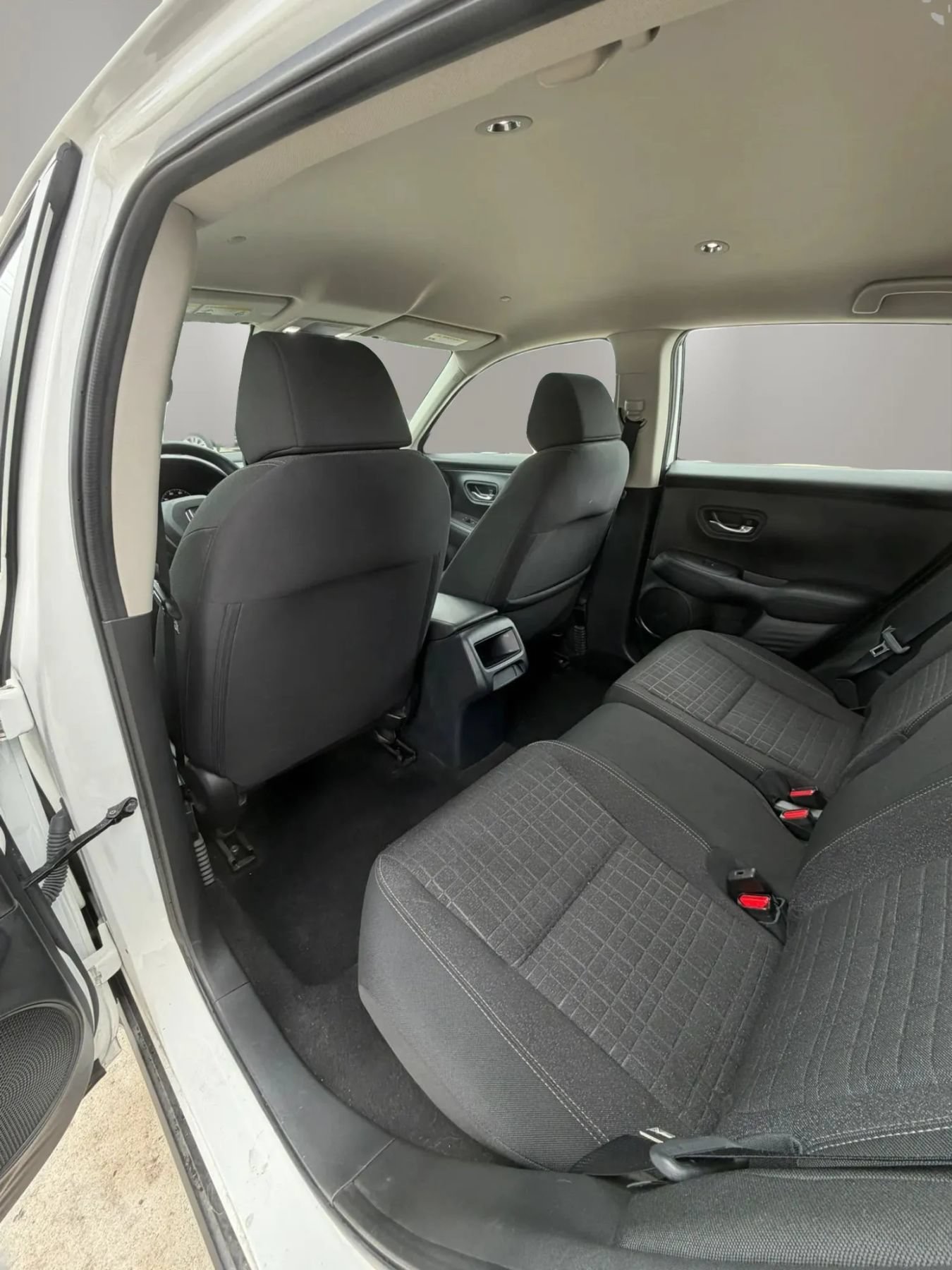 Used 2023 Honda HR-V LX image 14