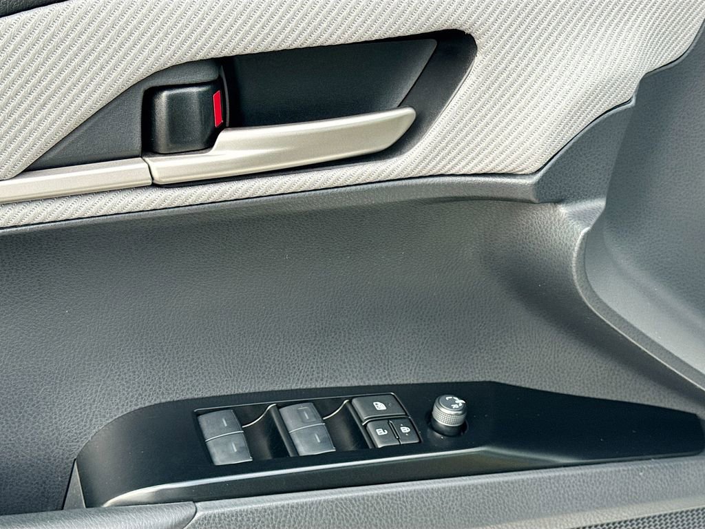 Used 2025 Toyota Camry SE image 22