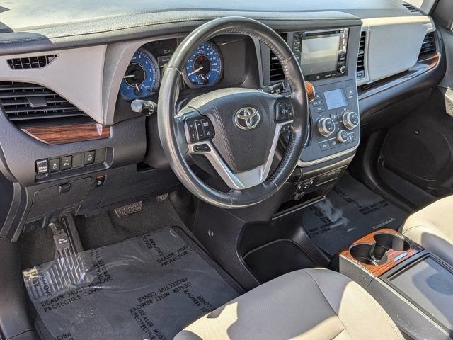 Used 2020 Toyota Sienna Limited w/ Carpet Mat Package FWD image 17