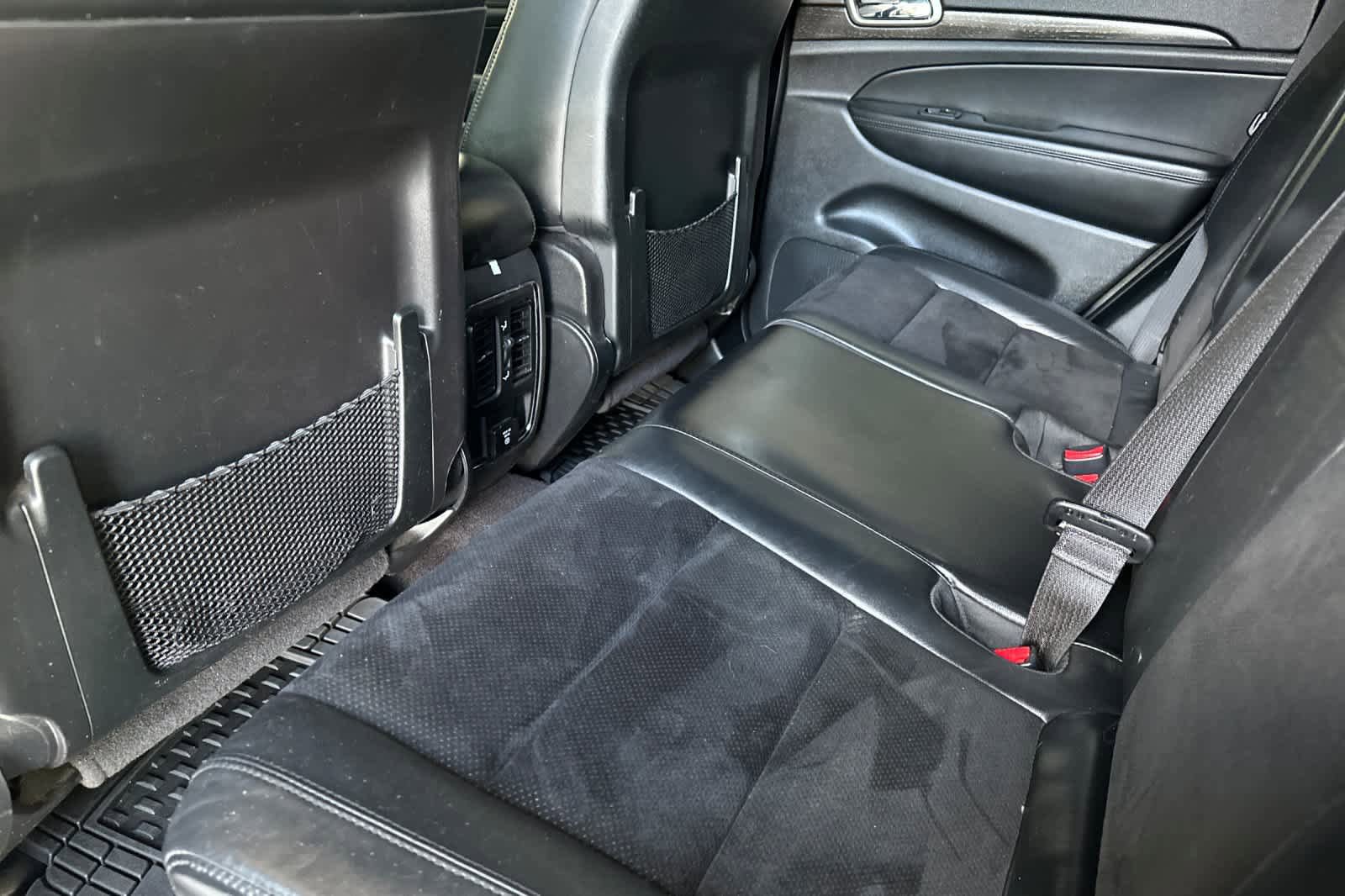 Used 2018 Jeep Grand Cherokee Altitude AWD/4WD image 4