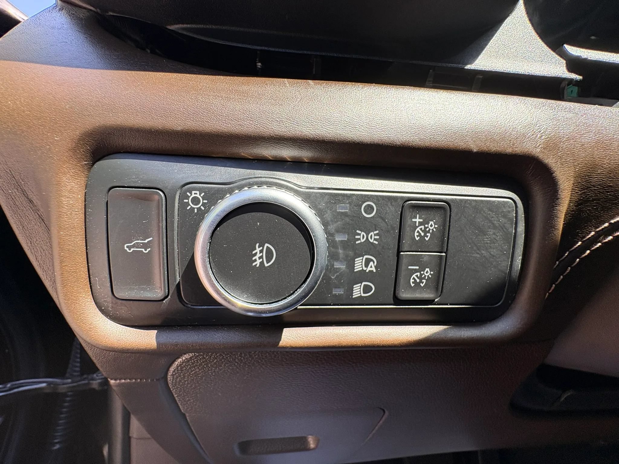 Used 2021 Ford Explorer King Ranch w/ Premium Technology Package AWD/4WD image 42