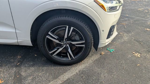 Used 2018 Volvo XC60 T6 R-Design w/ Convenience Package image 11