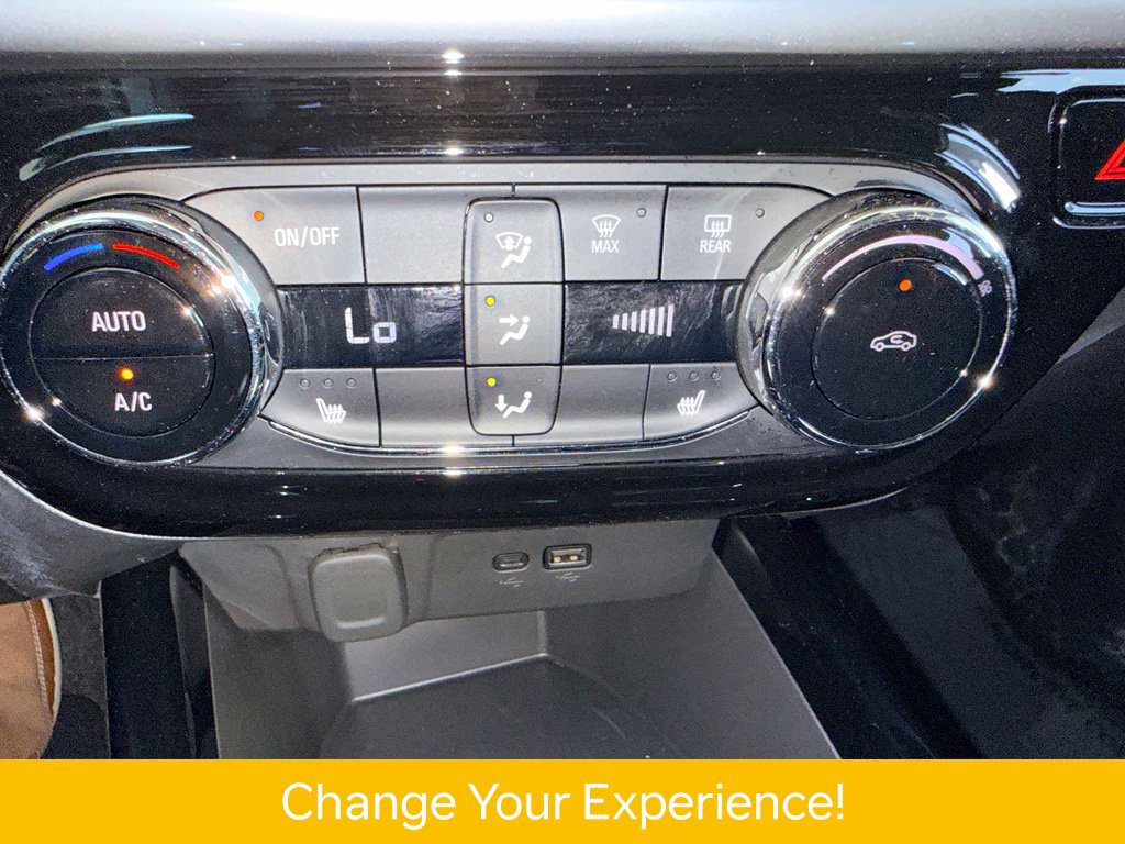 Used 2025 Chevrolet Trax LT w/ LT Convenience Package FWD image 9