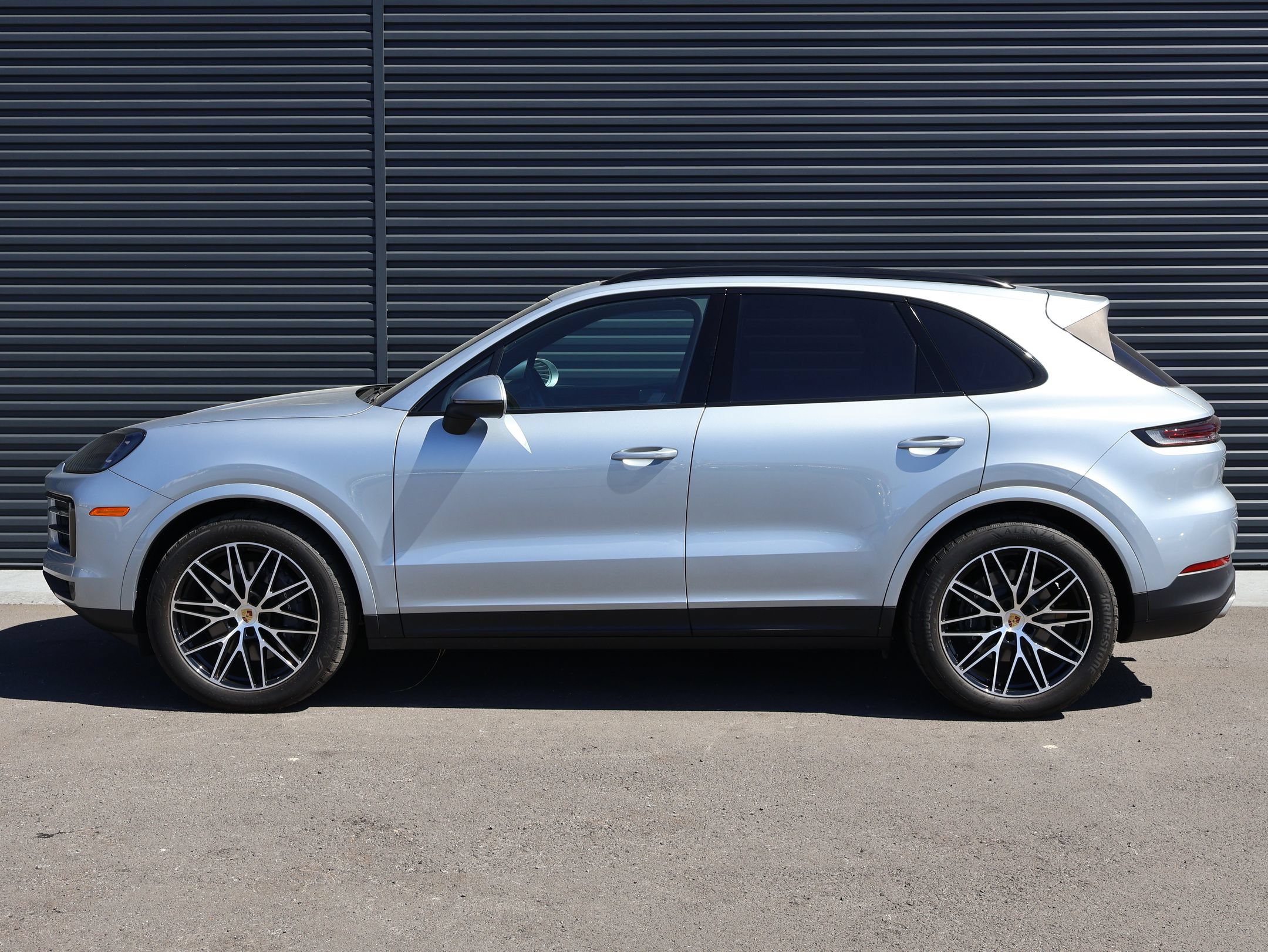 Certified 2024 Porsche Cayenne AWD/4WD image 2