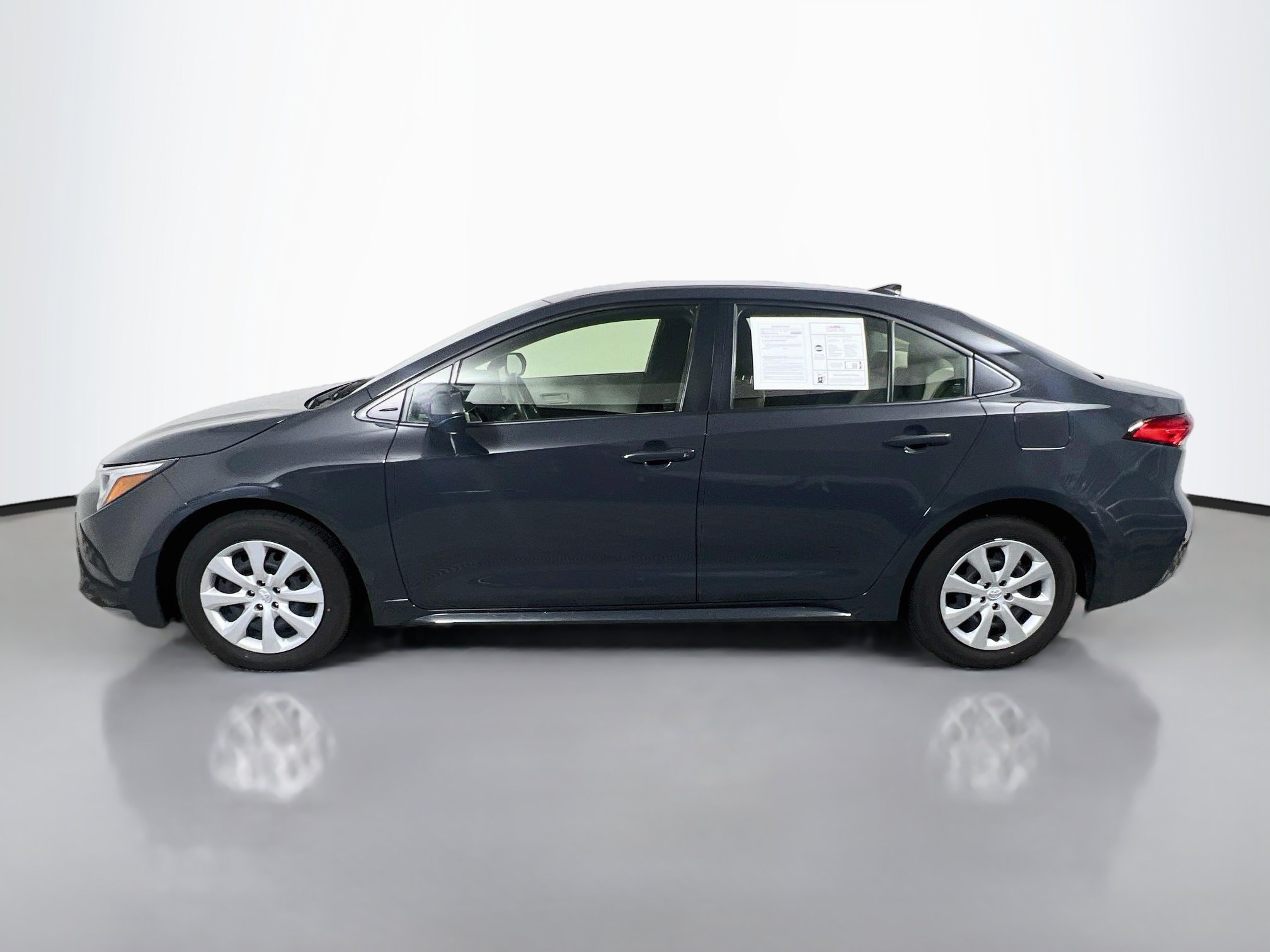 Used 2025 Toyota Corolla LE FWD image 9