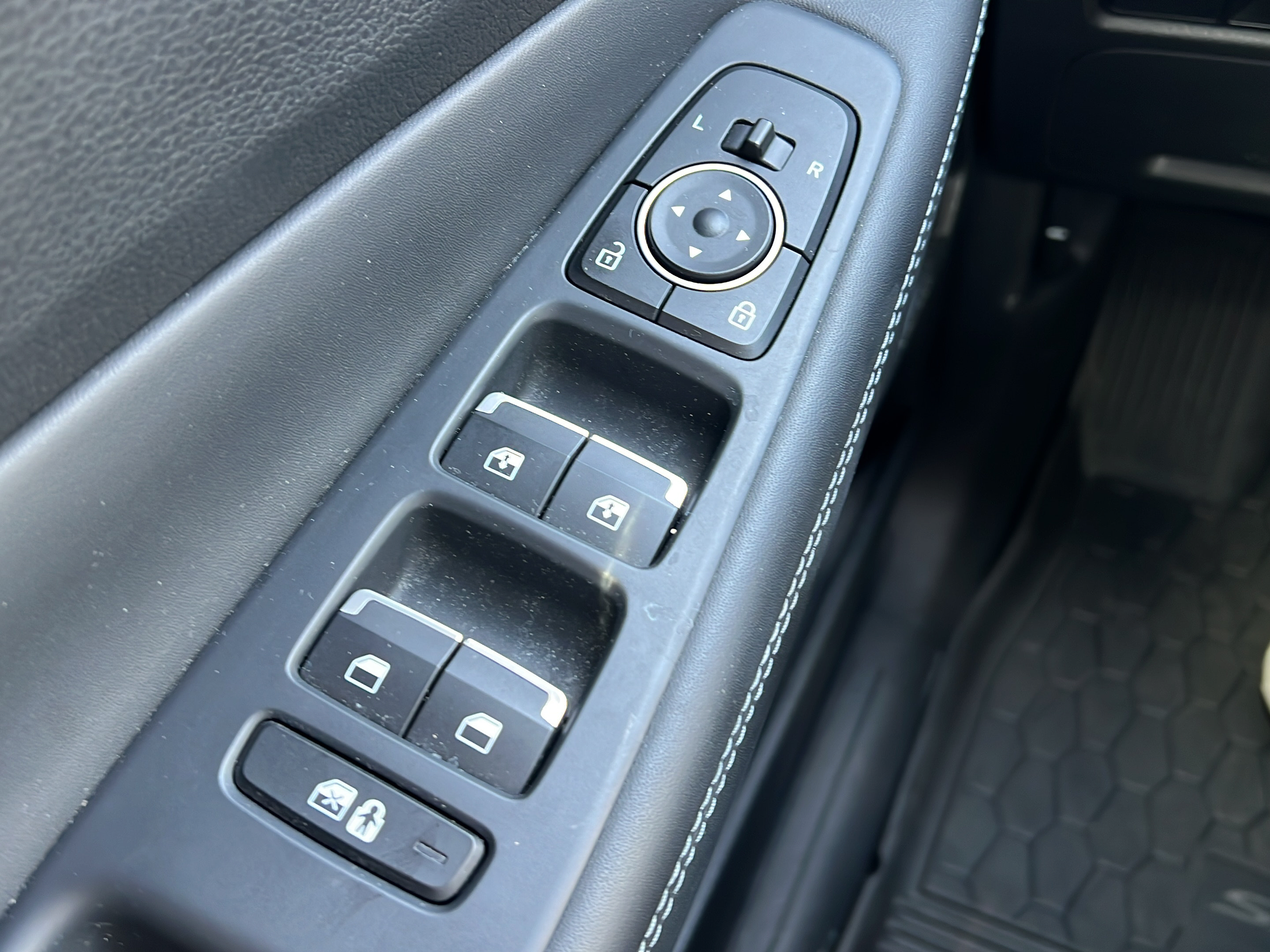 Certified 2023 Hyundai Santa Fe SEL w/ Premium Package FWD image 21