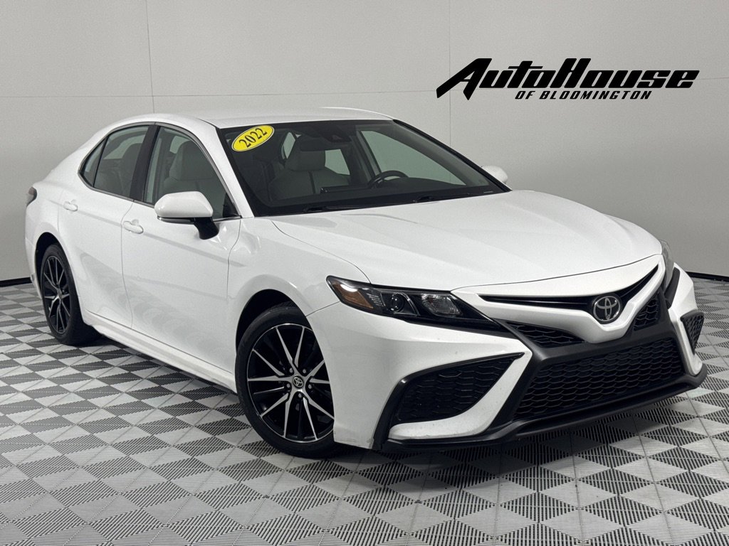 Used 2022 Toyota Camry SE image 1