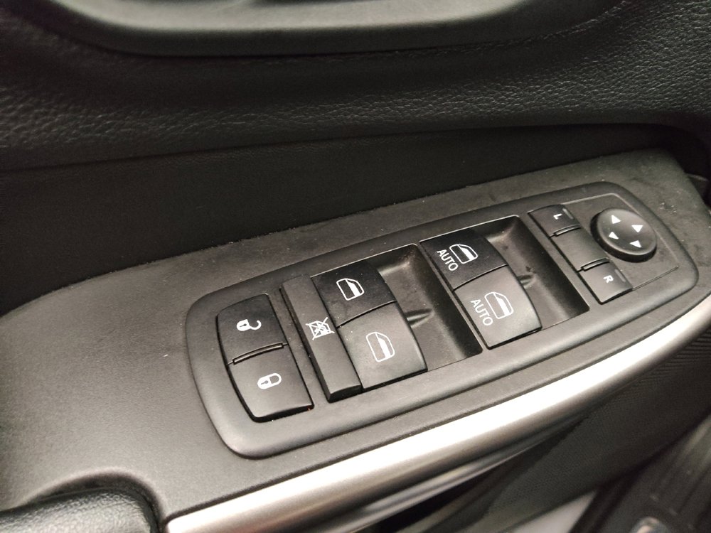 Used 2019 Jeep Cherokee Limited image 27