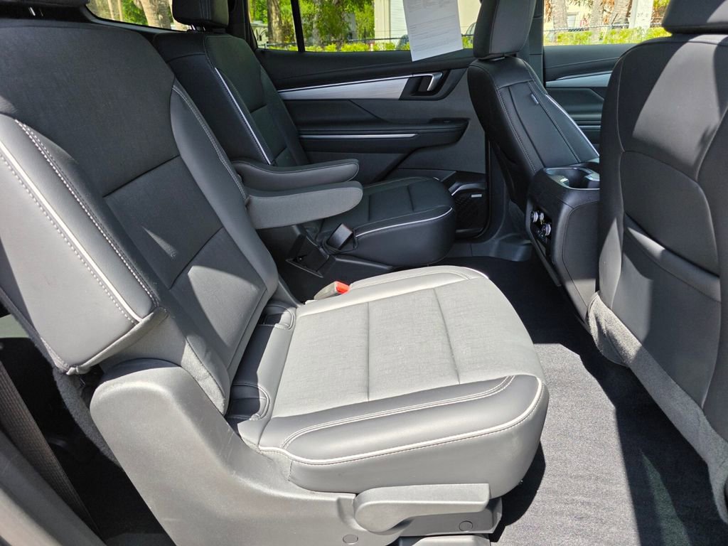 Used 2025 Buick Enclave Preferred image 13
