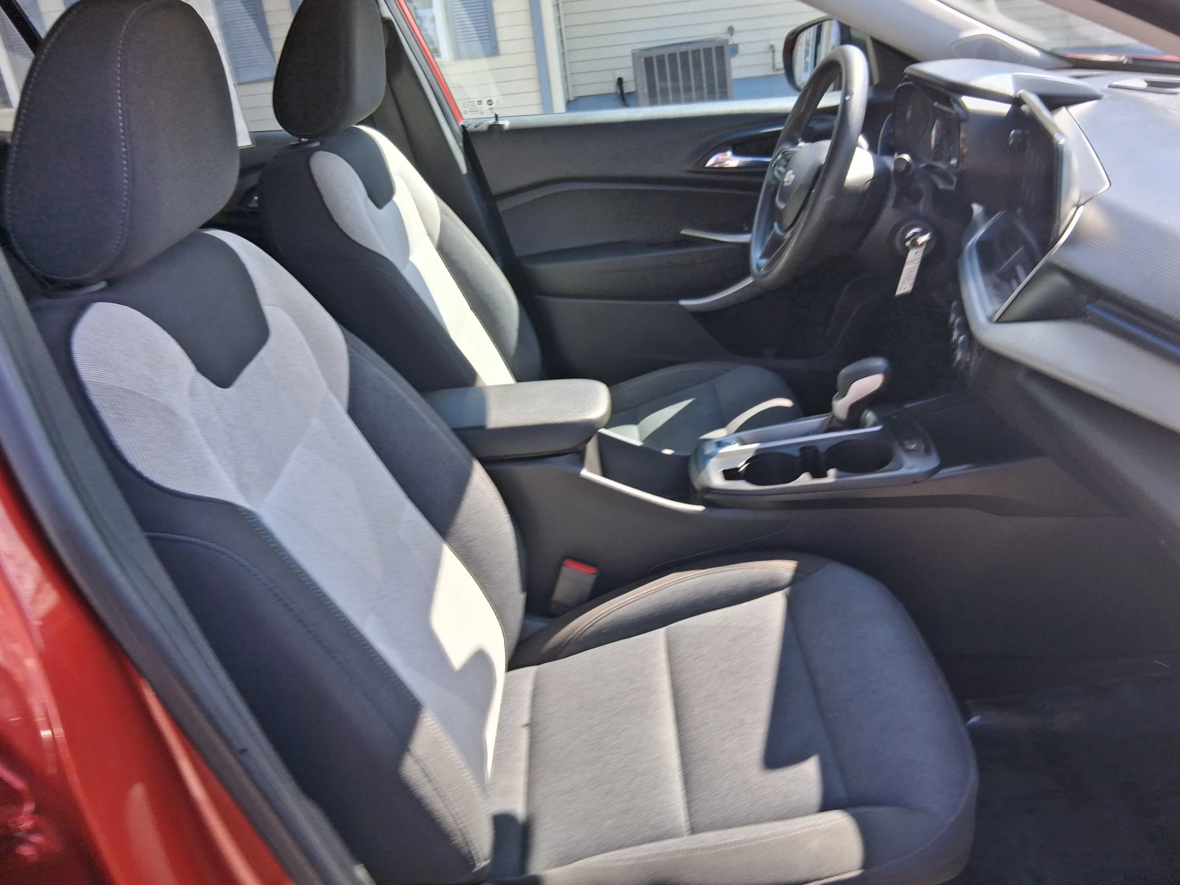 Used 2024 Chevrolet Trax LS w/ LS Convenience Package FWD image 23