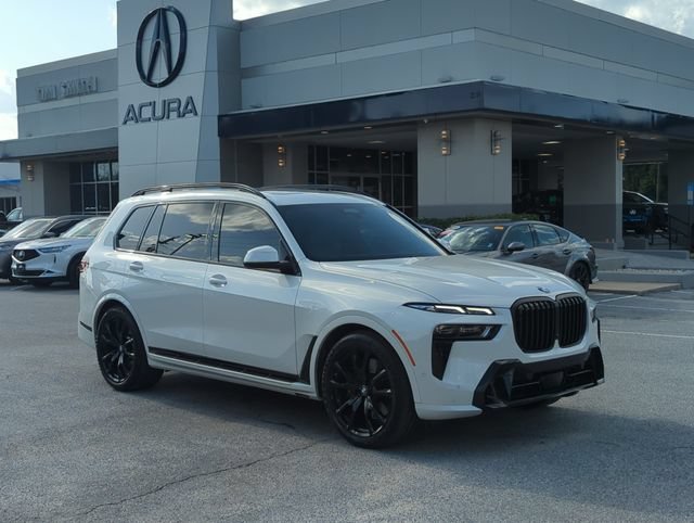 Used 2024 BMW X7 xDrive40i w/ M Sport Package AWD/4WD image 2