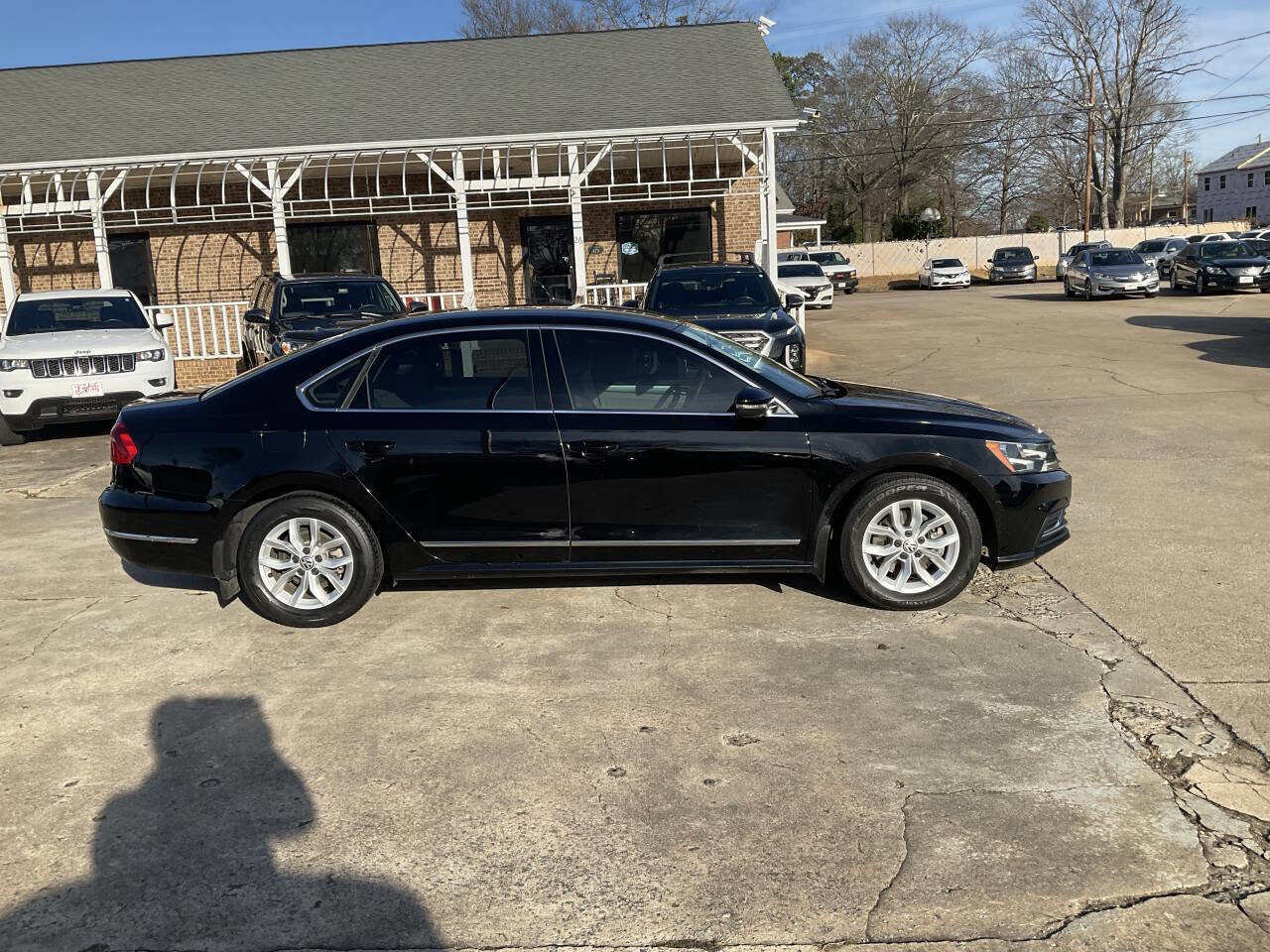 Used 2016 Volkswagen Passat 1.8T S image 2