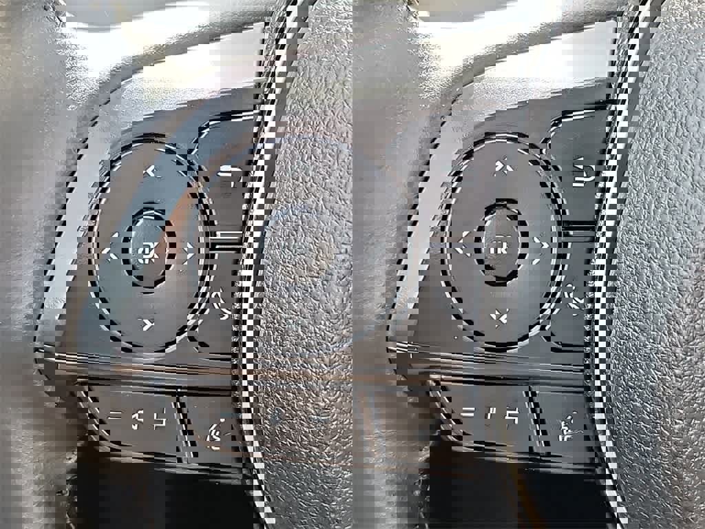 Used 2022 Toyota Corolla Cross LE image 17