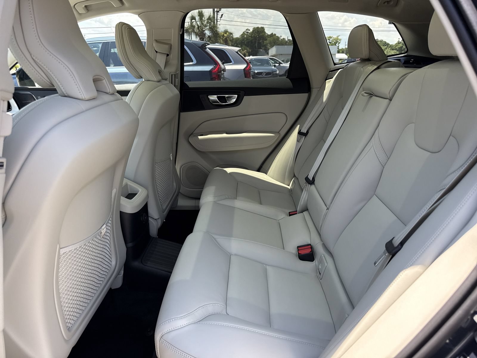 New 2026 Volvo XC60 T8 Ultra w/ Protection Package Premier AWD/4WD image 13