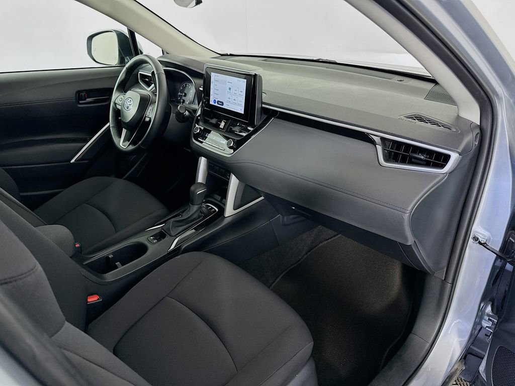 Certified 2024 Toyota Corolla Cross LE image 28