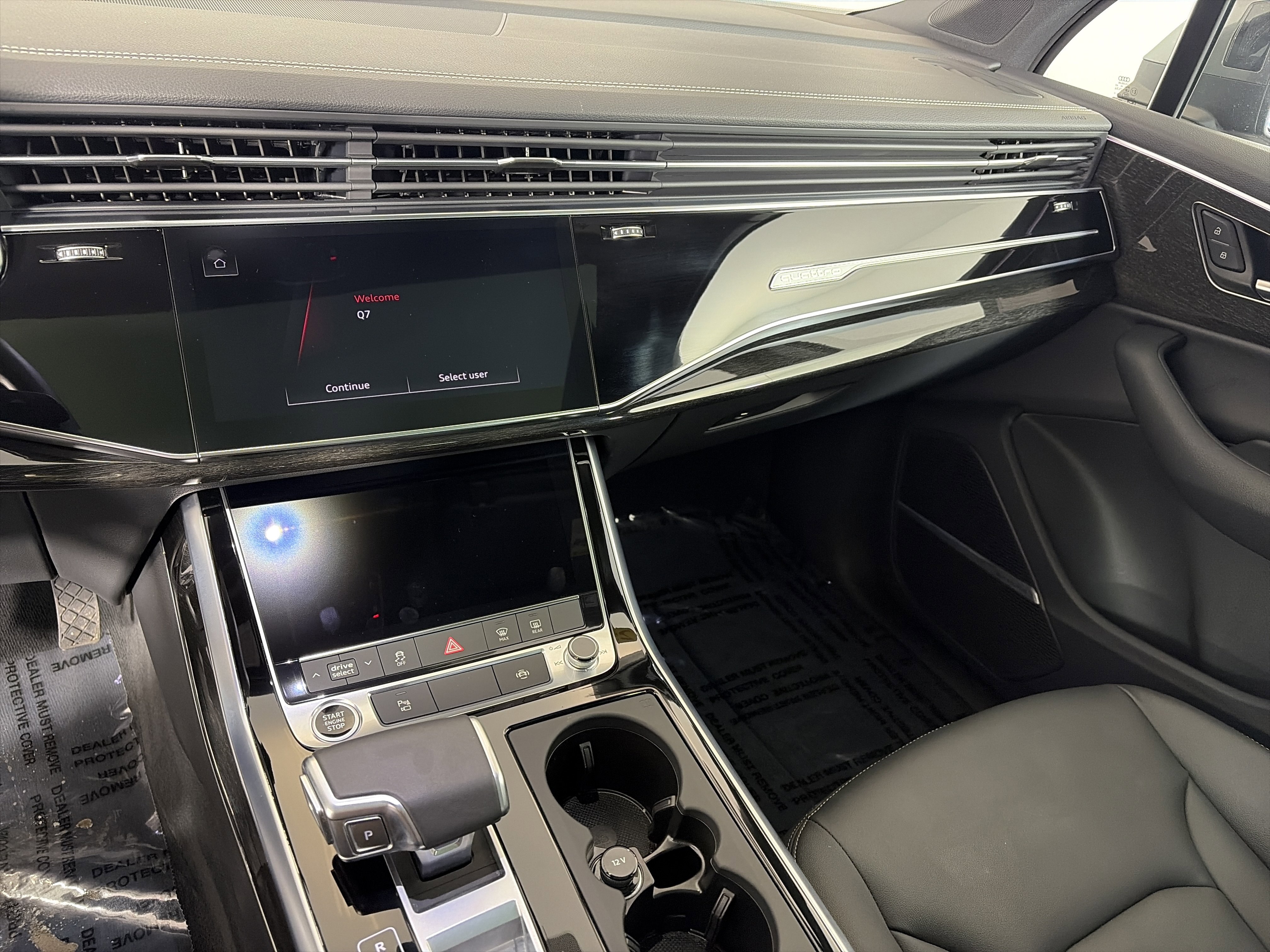 Used 2025 Audi Q7 2.0T Premium w/ Convenience Plus Package AWD/4WD image 4