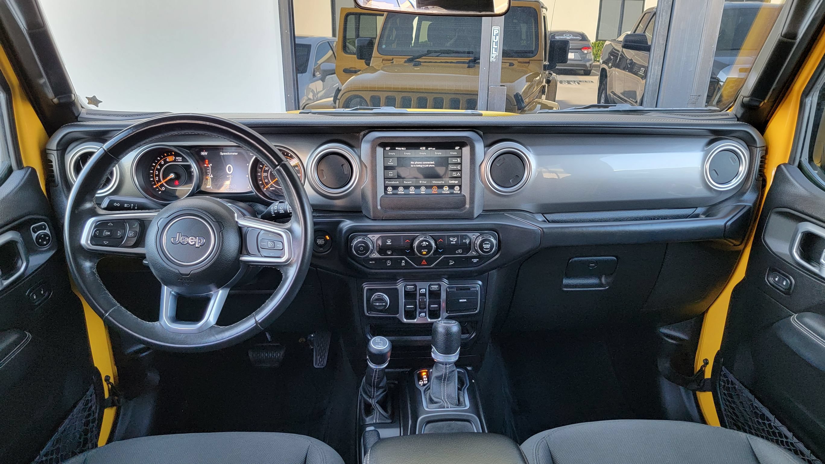Used 2019 Jeep Wrangler Unlimited Sahara AWD/4WD image 28