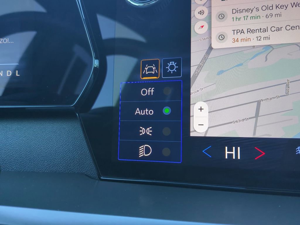 Used 2025 Chevrolet Traverse LT image 31