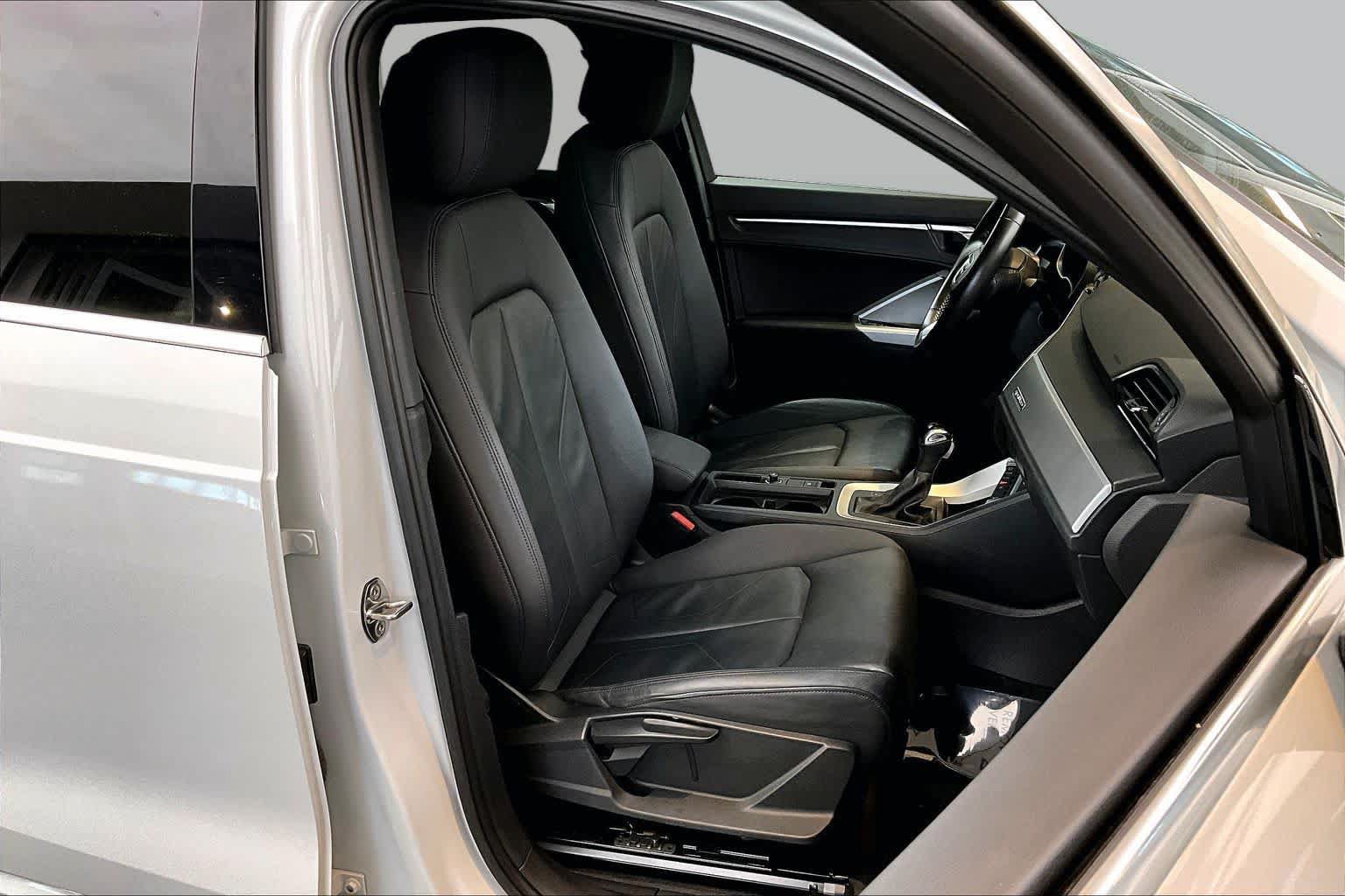 Used 2020 Audi Q3 2.0T Premium w/ Convenience Package AWD/4WD image 9