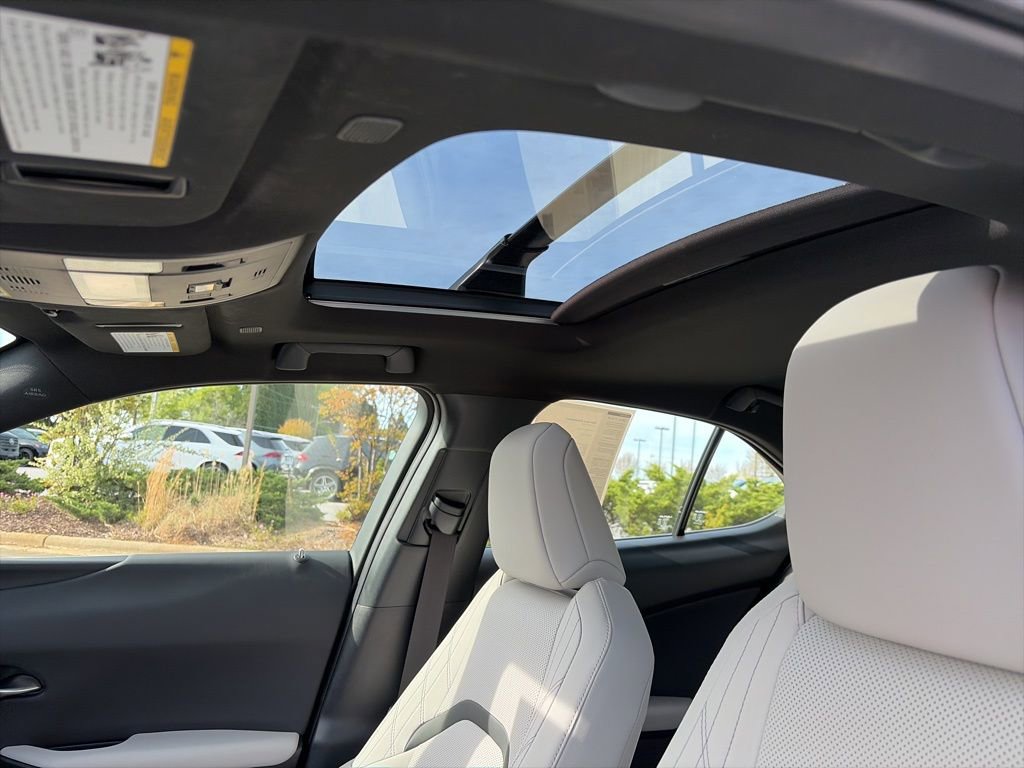 Certified 2025 Lexus UX 300h FWD w/ Accessory Package (Z2) image 12