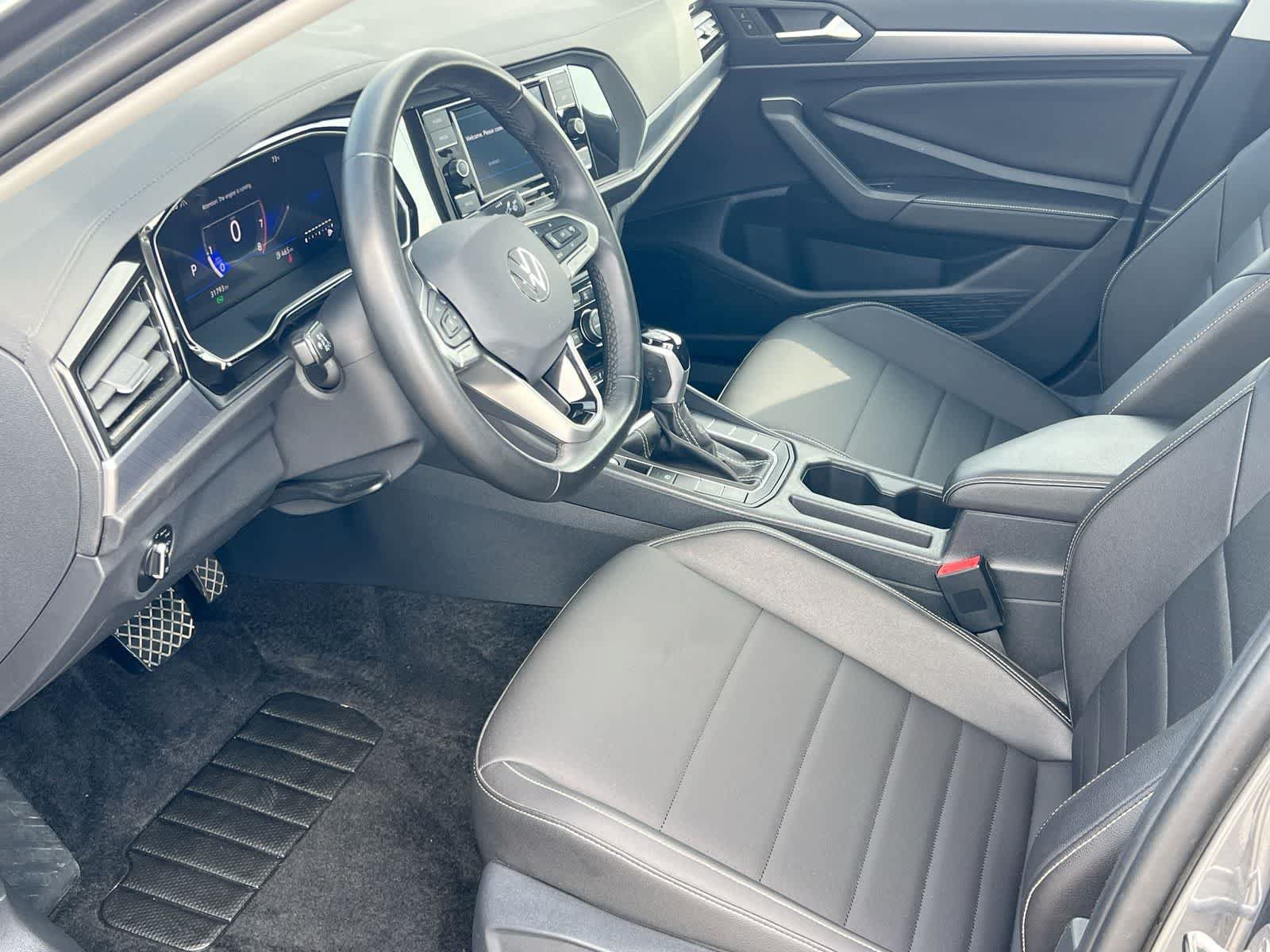 Used 2024 Volkswagen Jetta SE w/ Panoramic Sunroof Package FWD image 10