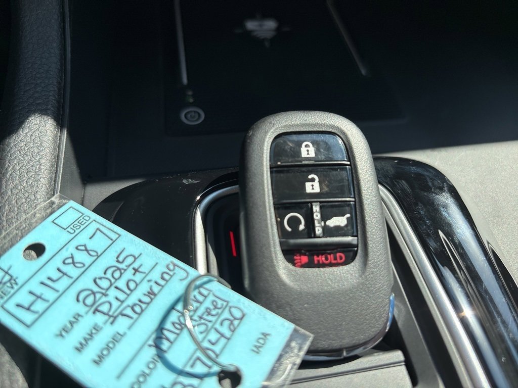 New 2025 Honda Pilot Touring image 39