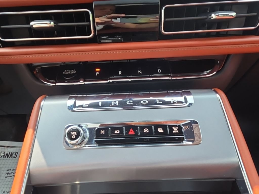 Used 2025 Lincoln Aviator Reserve AWD/4WD image 36