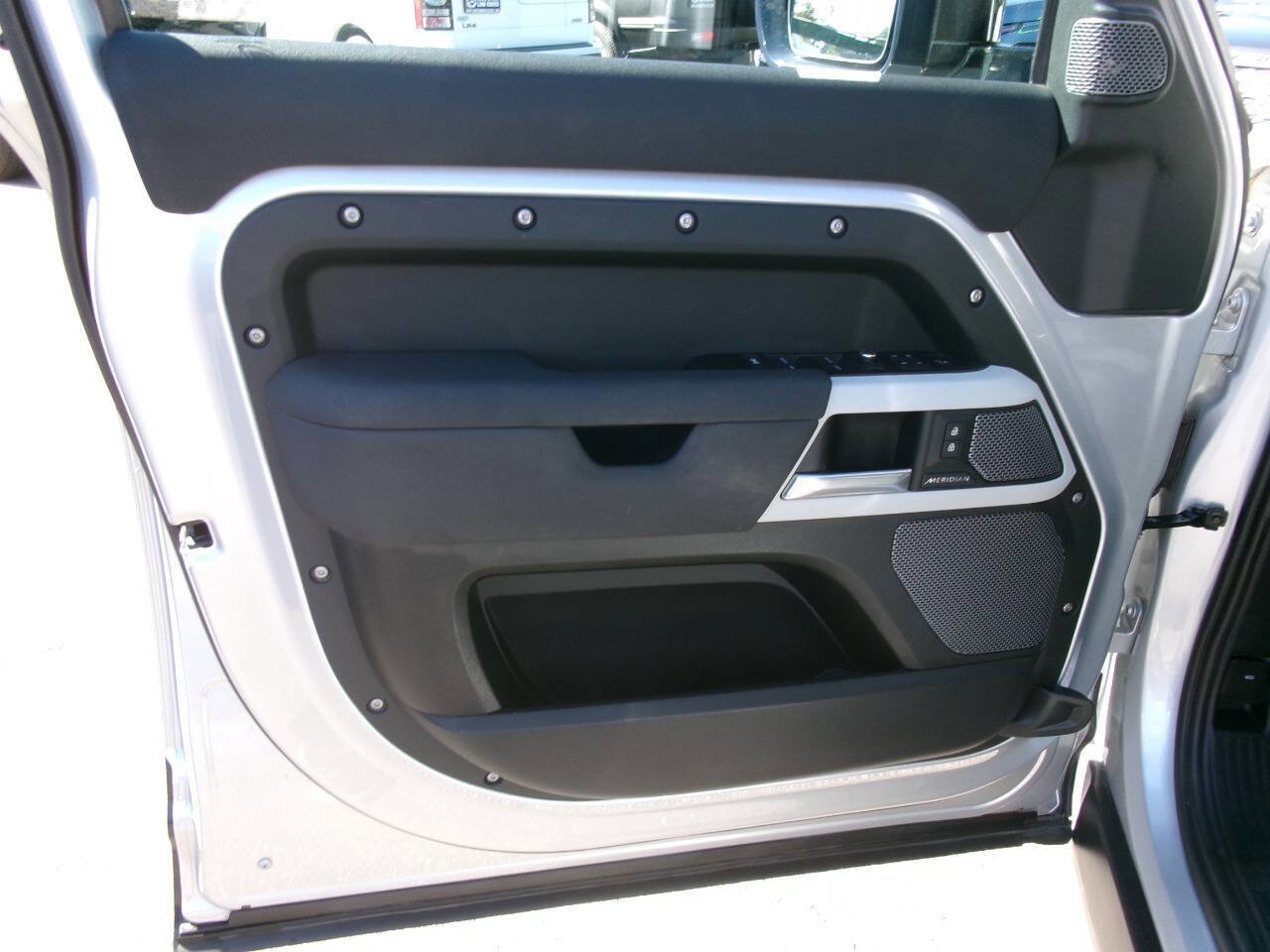 Used 2020 Land Rover Defender 110 SE image 29
