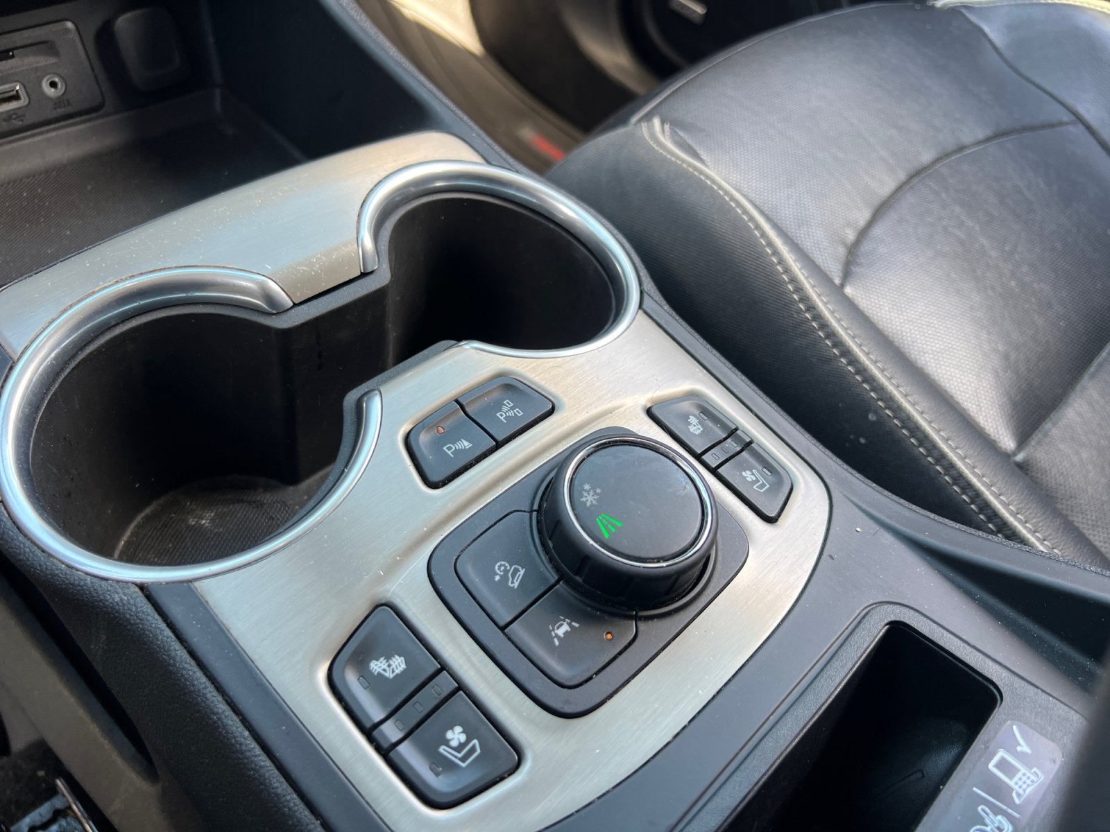 Used 2020 GMC Terrain Denali w/ Denali Premium Package FWD image 15