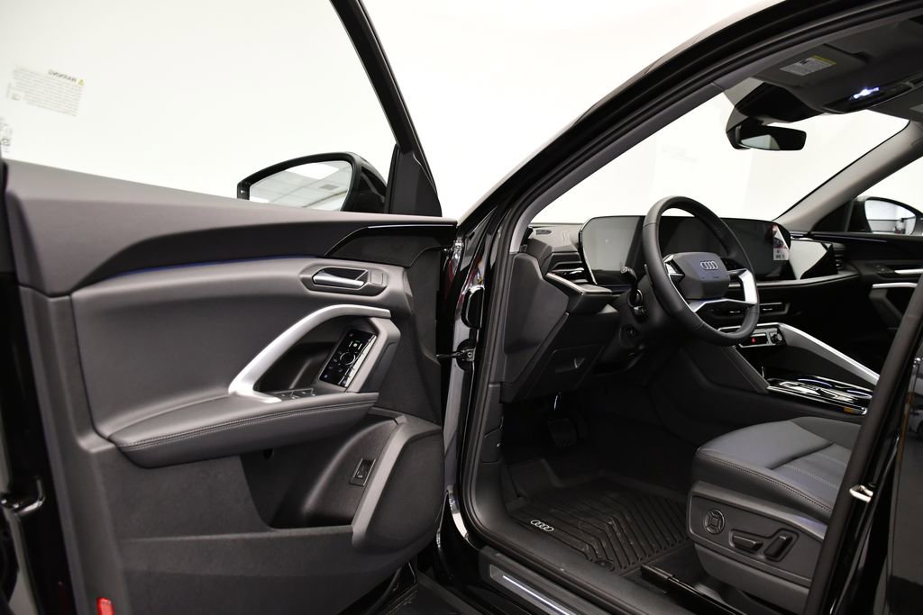 Used 2025 Audi Q5 Premium w/ Convenience Package image 36