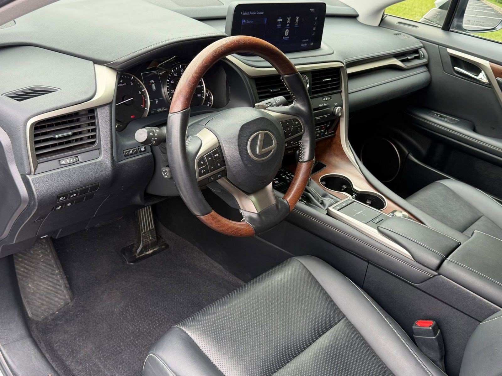 Certified 2022 Lexus RX 350L Premium w/ Premium Package AWD/4WD image 4