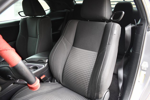 Used 2016 Dodge Challenger R/T w/ Driver Convenience Group image 17