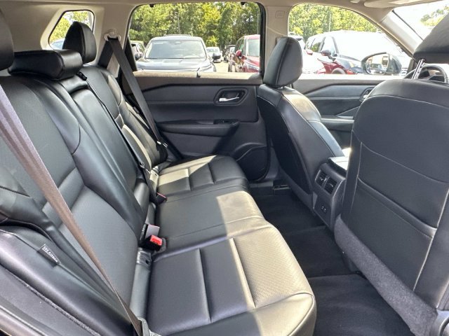 Used 2023 Nissan Rogue SV w/ SV Premium B Package AWD/4WD image 13