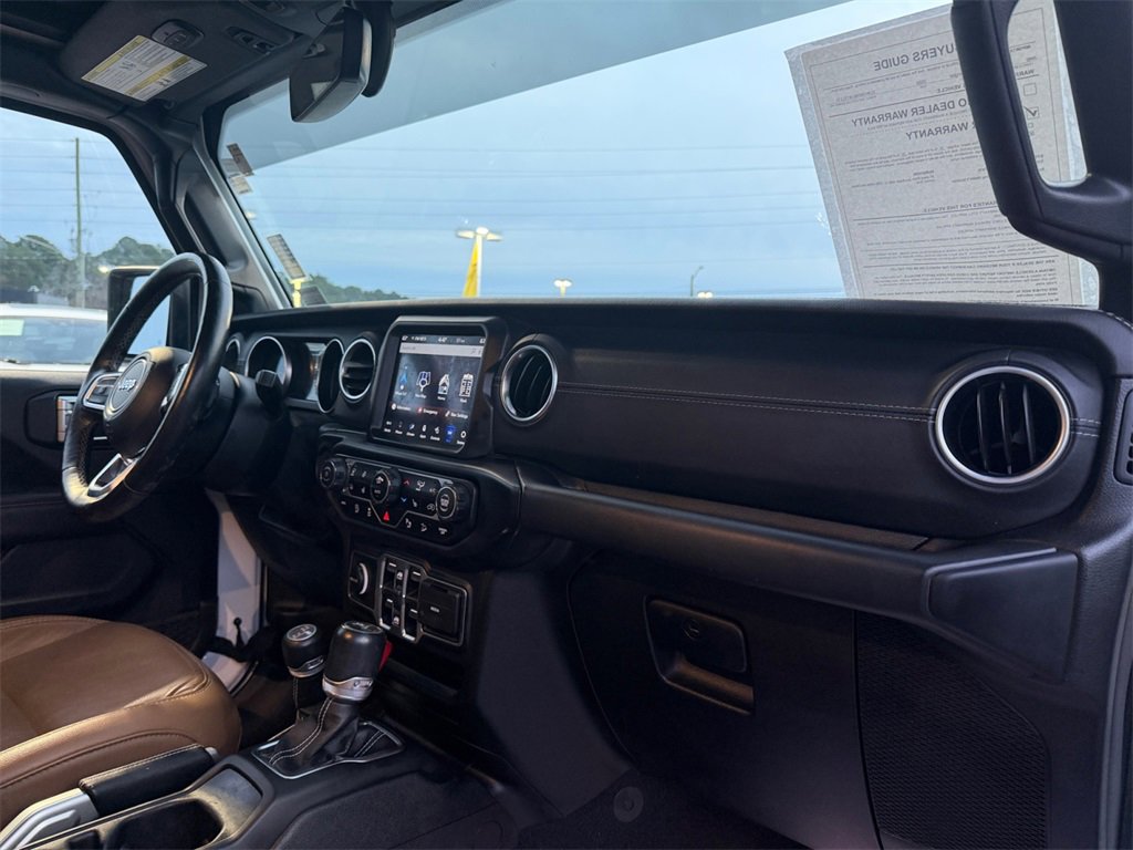 Used 2020 Jeep Wrangler Unlimited Sahara image 16