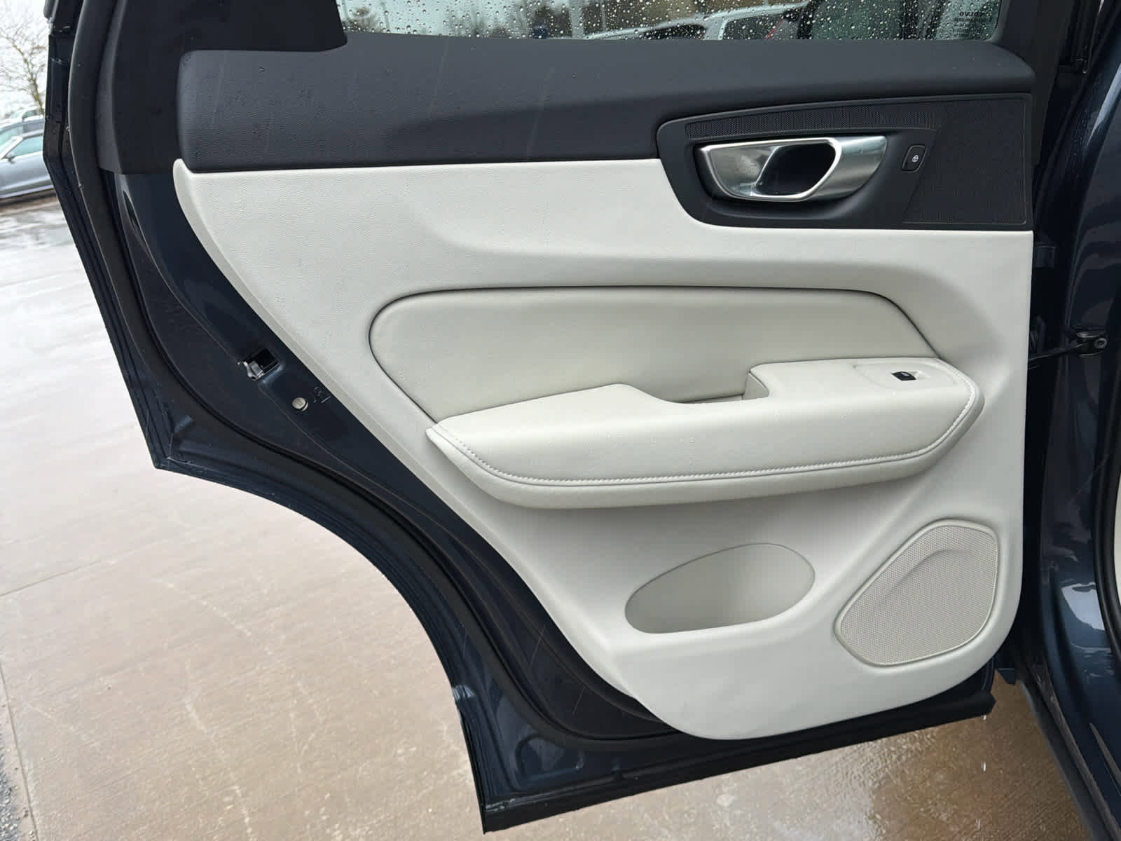 Used 2025 Volvo XC60 B5 Core w/ Protection Package Premier image 13