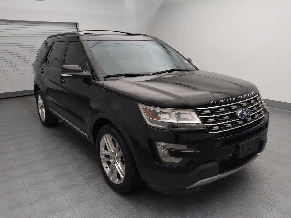 Used 2016 Ford Explorer XLT w/ Equipment Group 202A AWD/4WD image 13