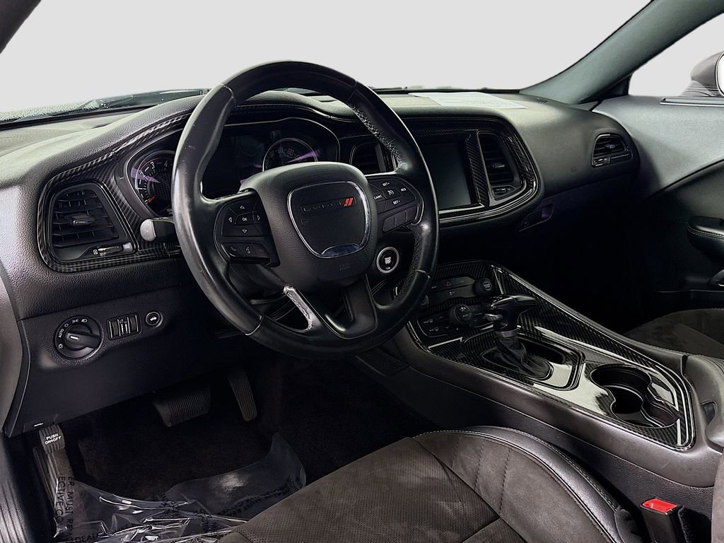 Used 2016 Dodge Challenger SXT image 9