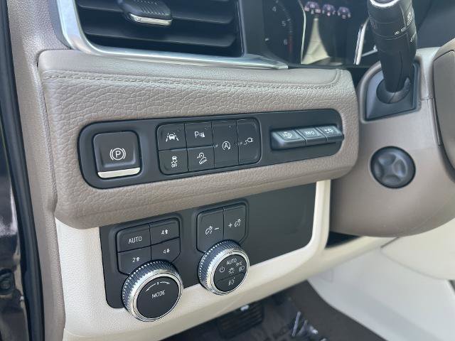 Used 2021 GMC Yukon Denali w/ Denali Premium Package image 12