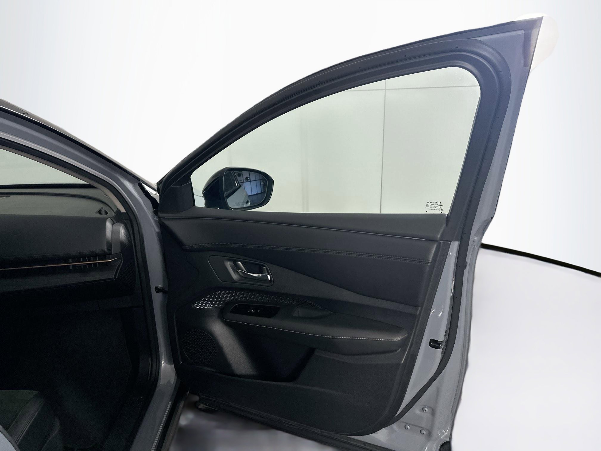 Used 2024 Nissan Ariya FWD image 31